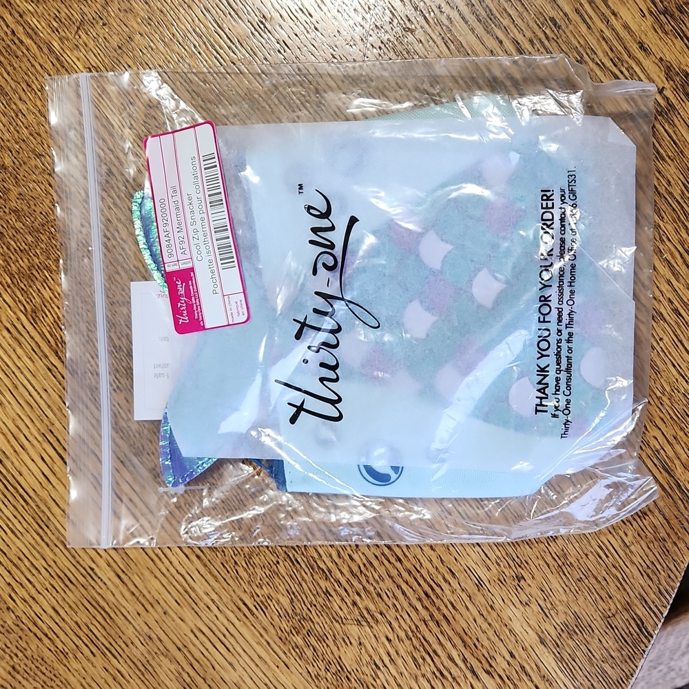 Thirty One Cool Zip Snacker - Picture 3 of 3
